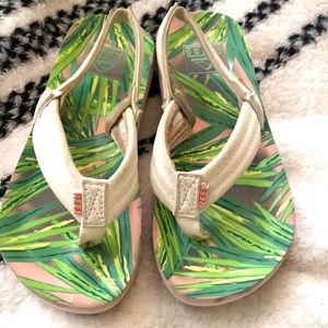 Reef girls sandals size 9/10